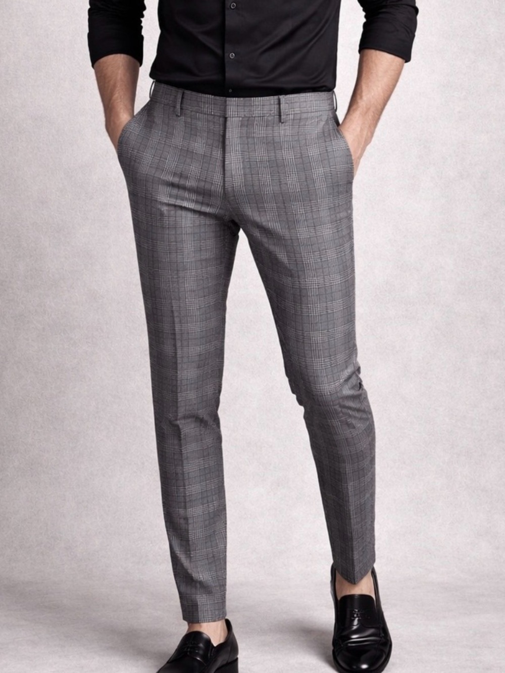 Men’s H&M dress pants size 30, grey plaid
